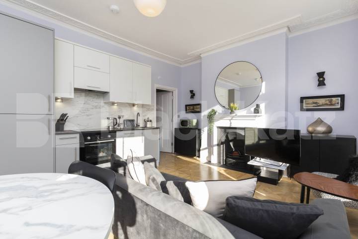 Refurbished 1 bedroom Property located in De Behaviors sought after roads  Almorah  Road, De Beauvoir